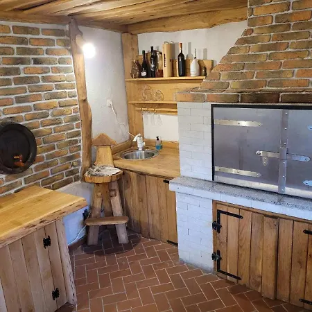 House Aronija